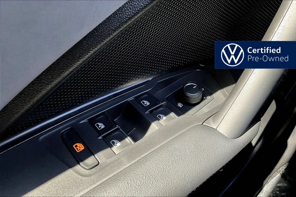 Used 2025 Volkswagen Tiguan SE FWD image 16