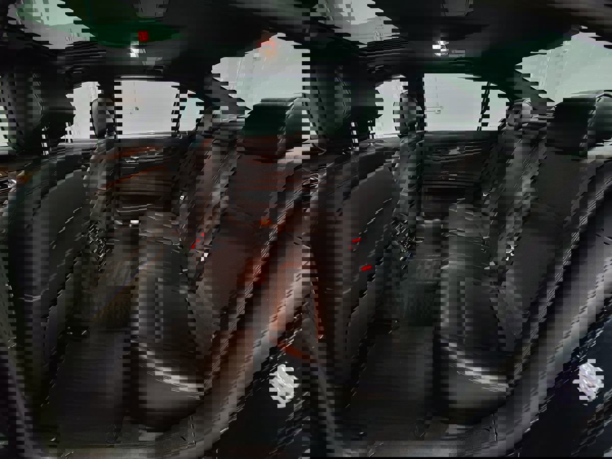 Used 2013 BMW 750Li xDrive image 40