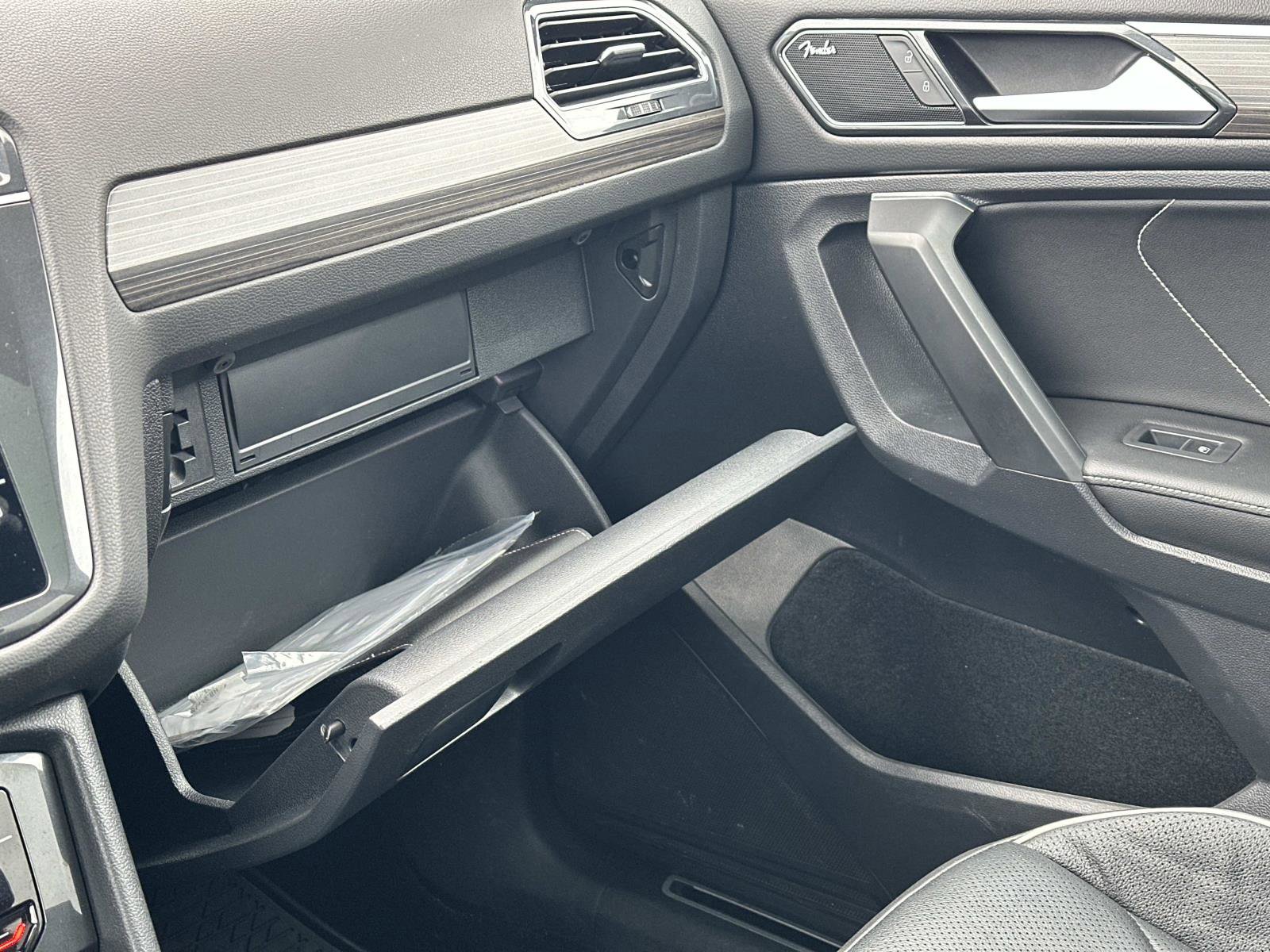 Used 2022 Volkswagen Tiguan SEL R-Line image 33