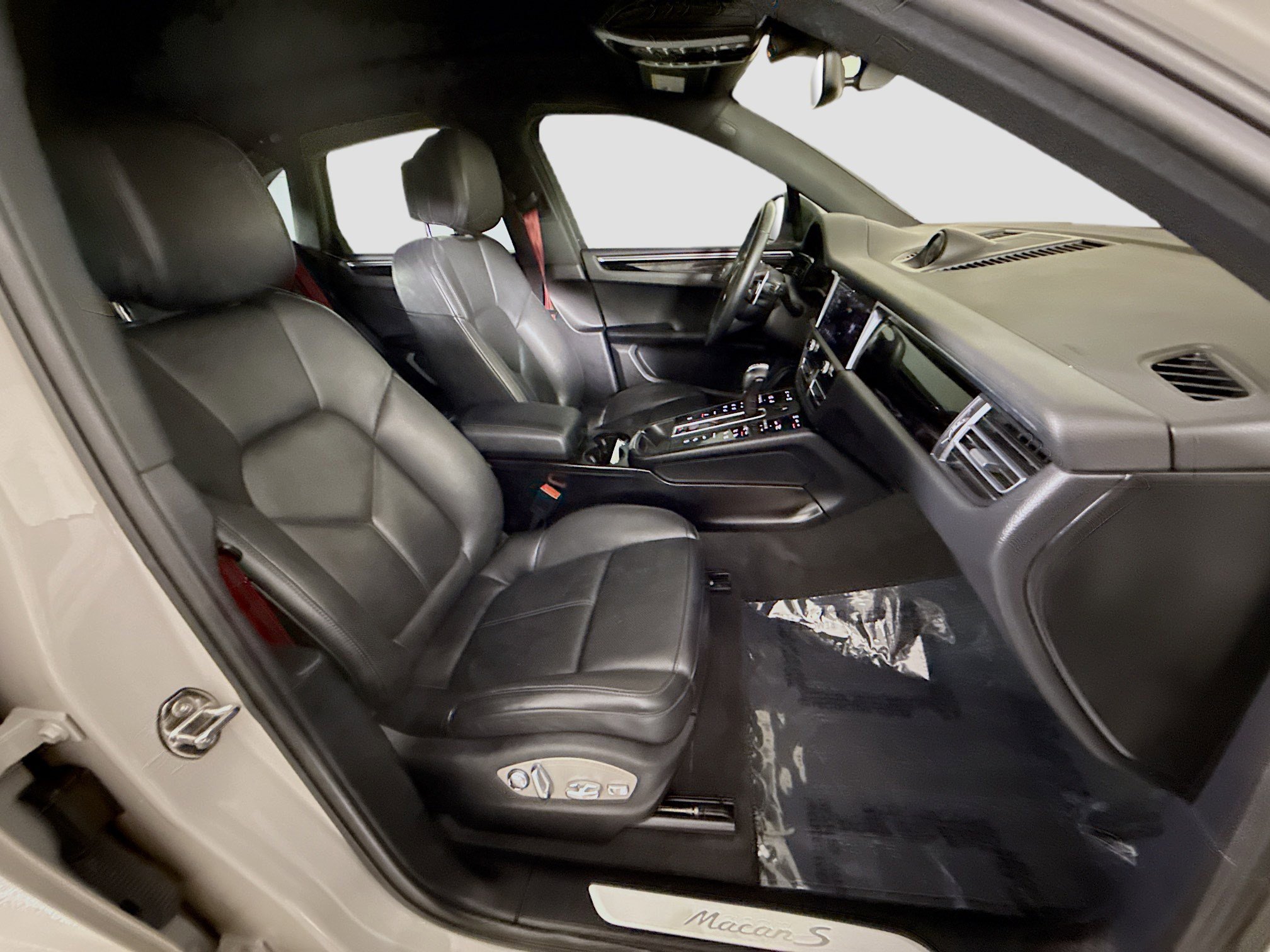 Used 2022 Porsche Macan S w/ Premium Package Plus image 28