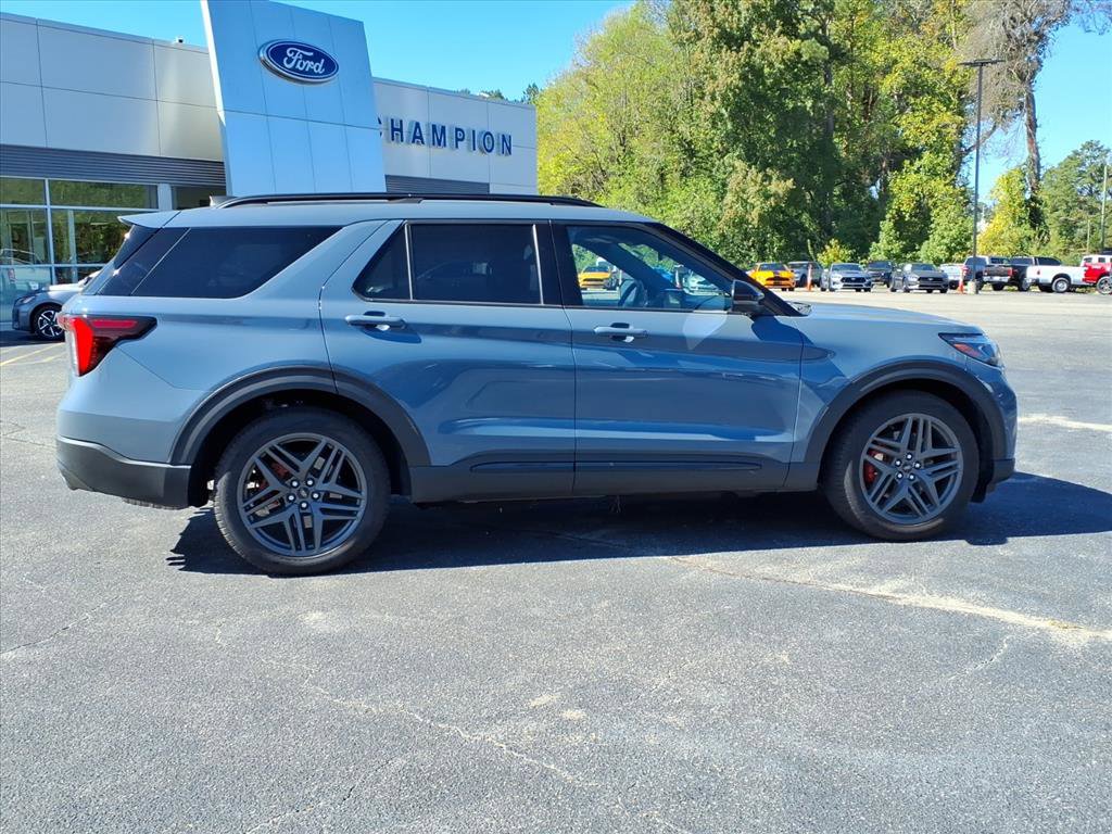 Used 2025 Ford Explorer ST image 25