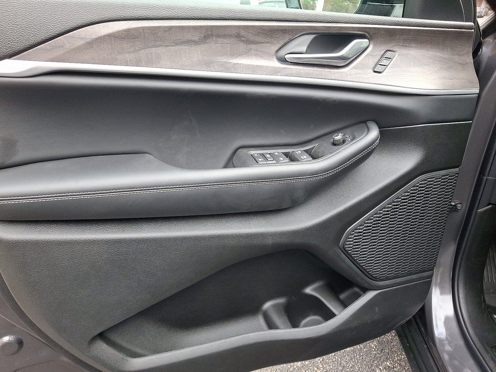 New 2025 Jeep Grand Cherokee Limited image 10