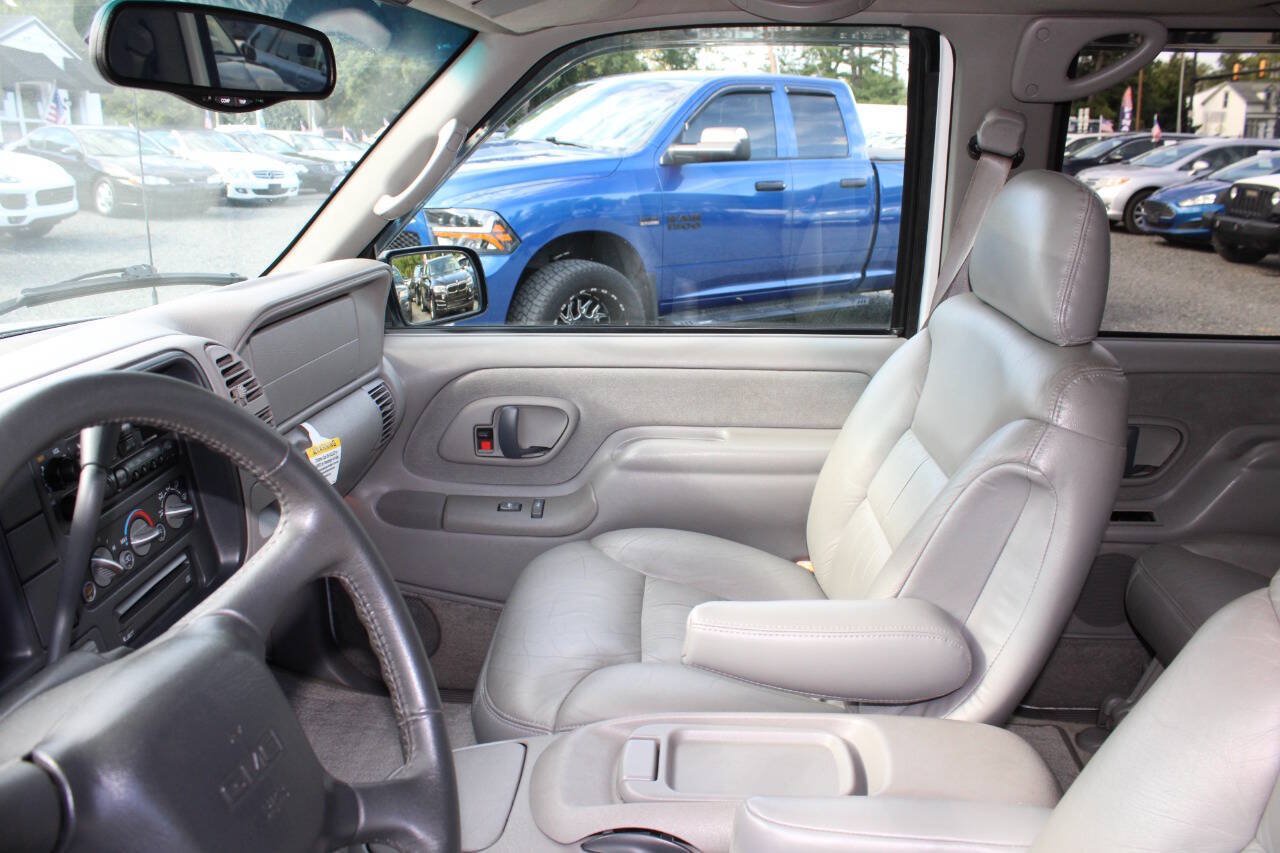 Used 1999 GMC Suburban 4WD w/ Marketing Opt Pkg 3 image 21