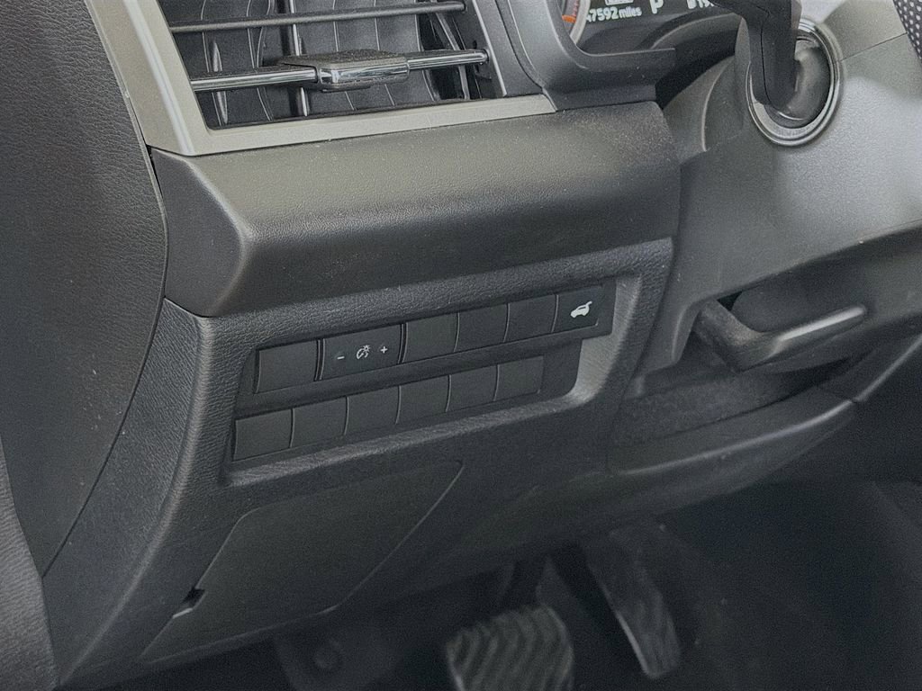 Used 2024 Mitsubishi Outlander SE Black Edition image 12