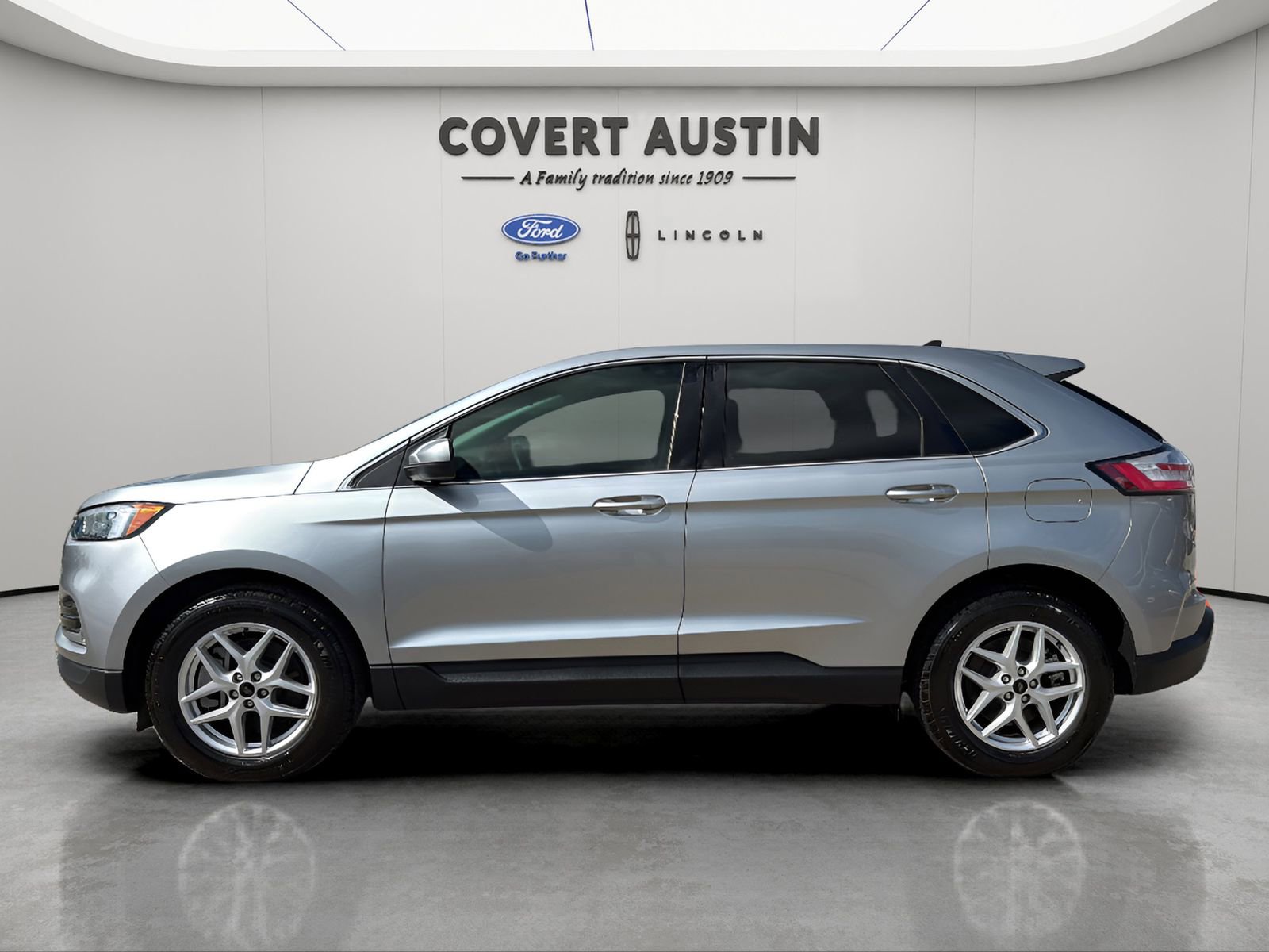Certified 2023 Ford Edge SEL w/ Convenience Package AWD/4WD image 2