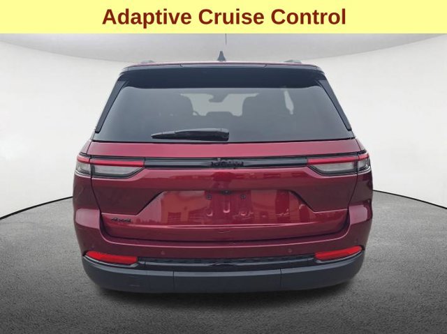 Used 2025 Jeep Grand Cherokee Altitude AWD/4WD image 8