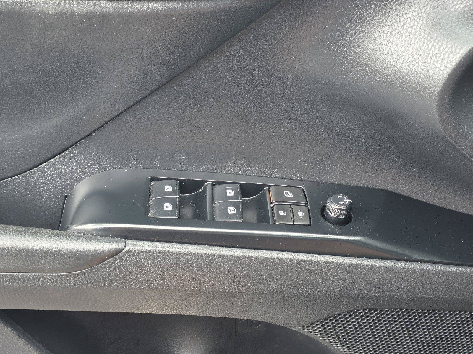 Used 2018 Toyota Camry LE FWD image 23
