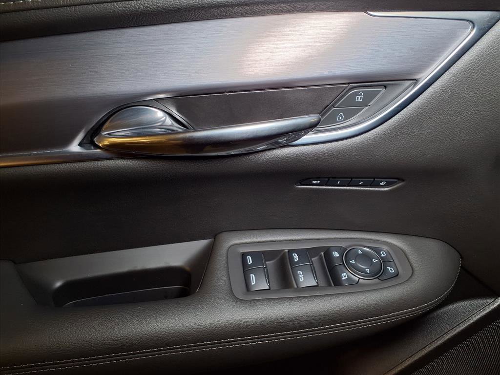 Certified 2025 Cadillac XT6 Luxury image 17