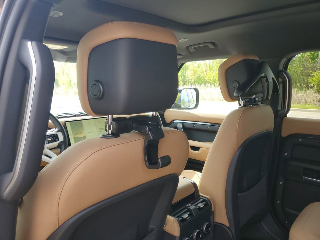 New 2026 Land Rover Defender 130 X-Dynamic SE AWD/4WD image 27