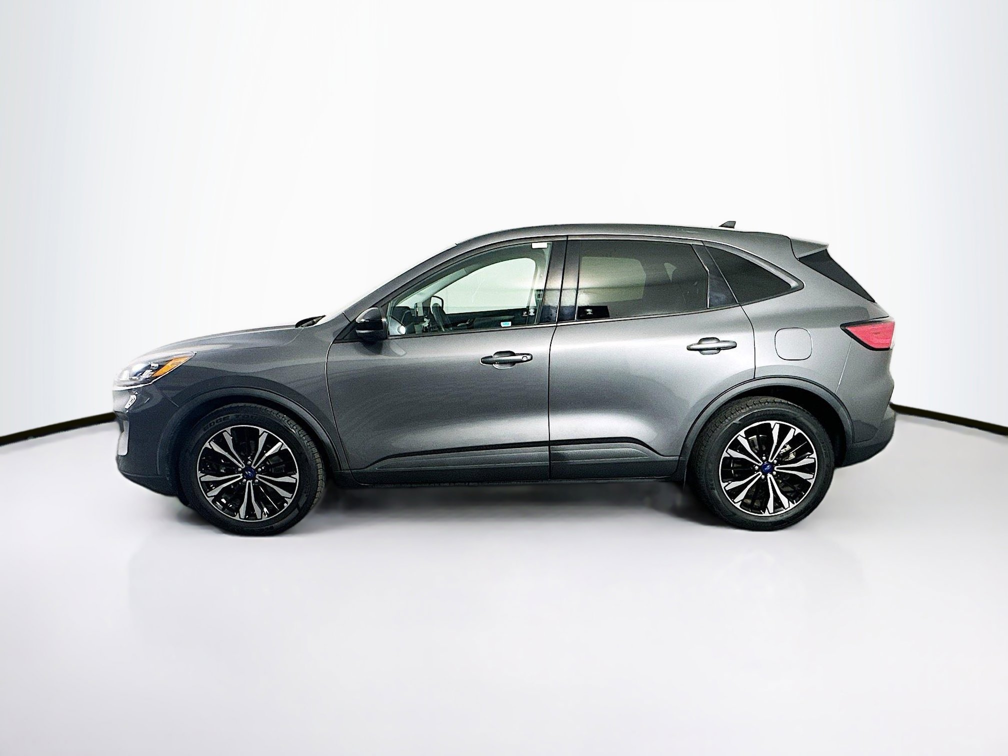 Used 2021 Ford Escape SE w/ SE Sport Appearance Package FWD image 4
