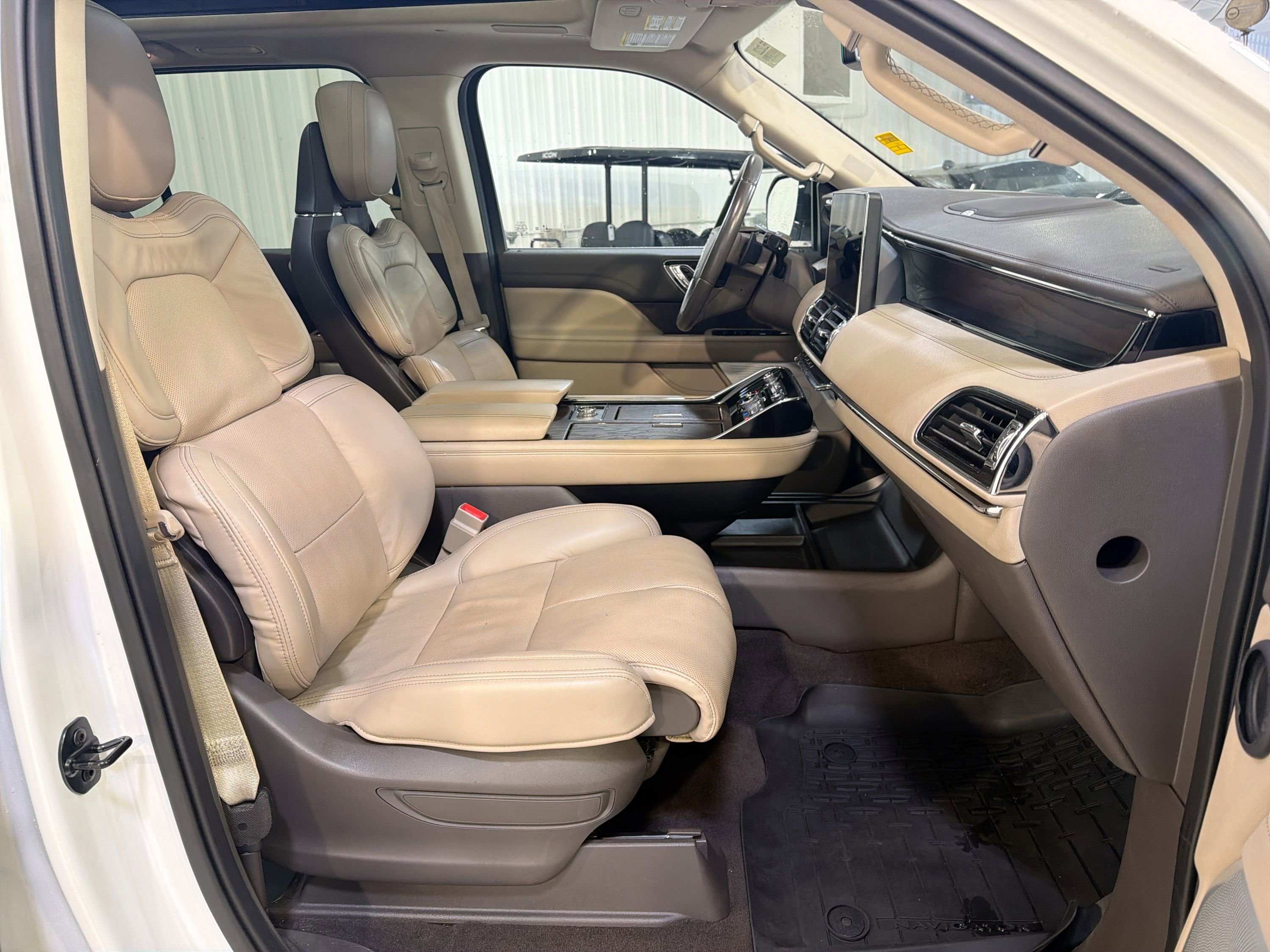 Used 2023 Lincoln Navigator L Reserve AWD/4WD image 30