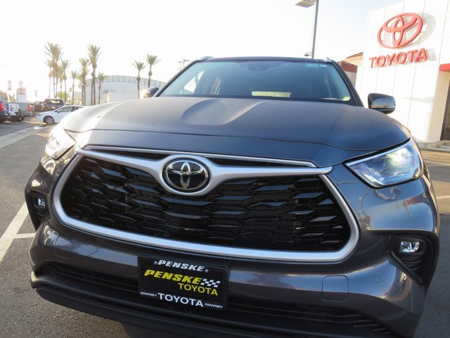 New 2025 Toyota Highlander XLE image 5