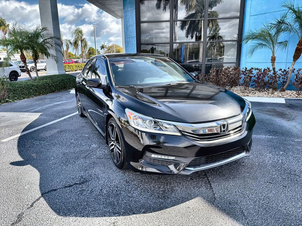 Used 2017 Honda Accord Sport image 2