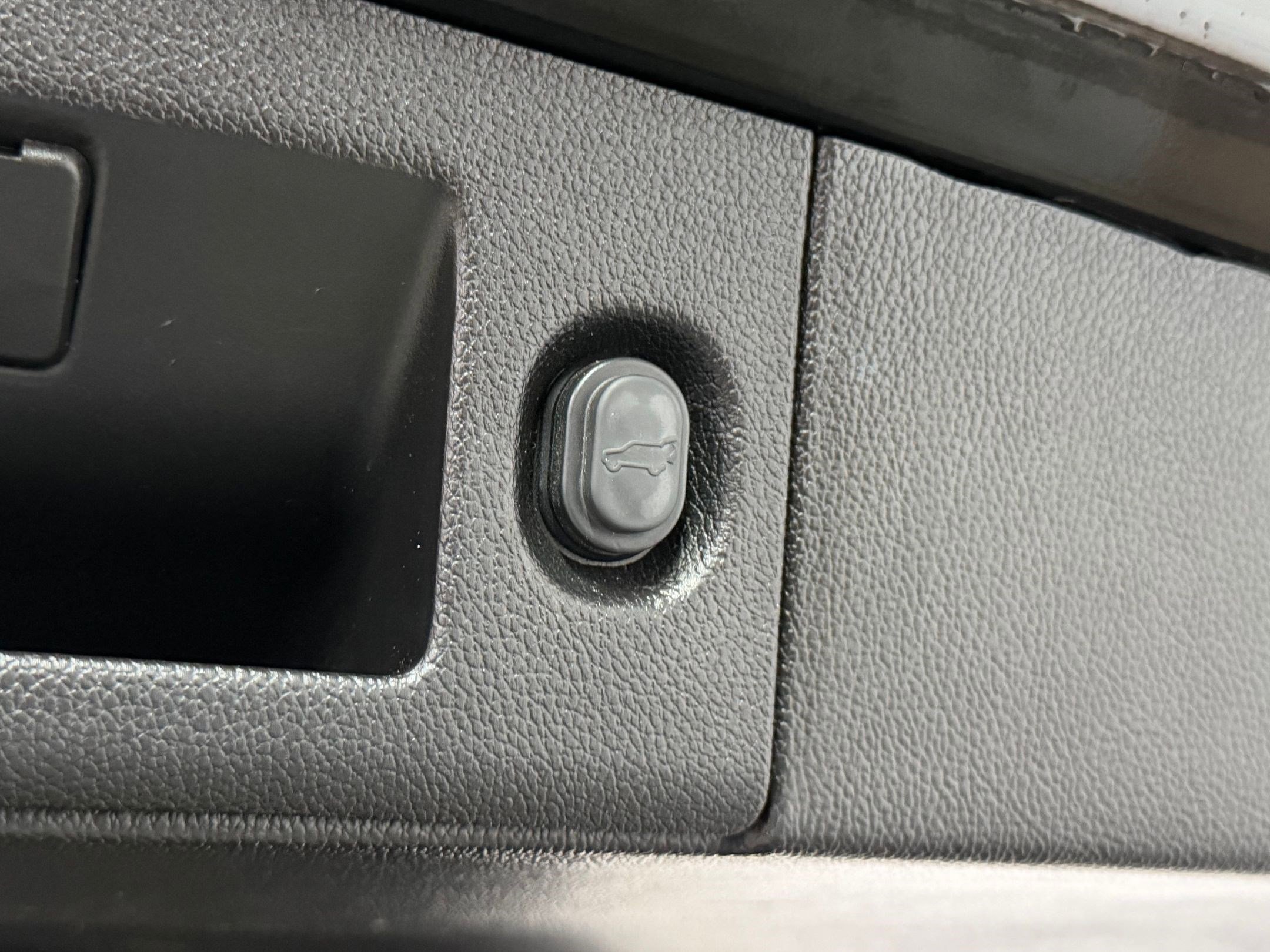 Used 2019 Cadillac Escalade Premium Luxury AWD/4WD image 45