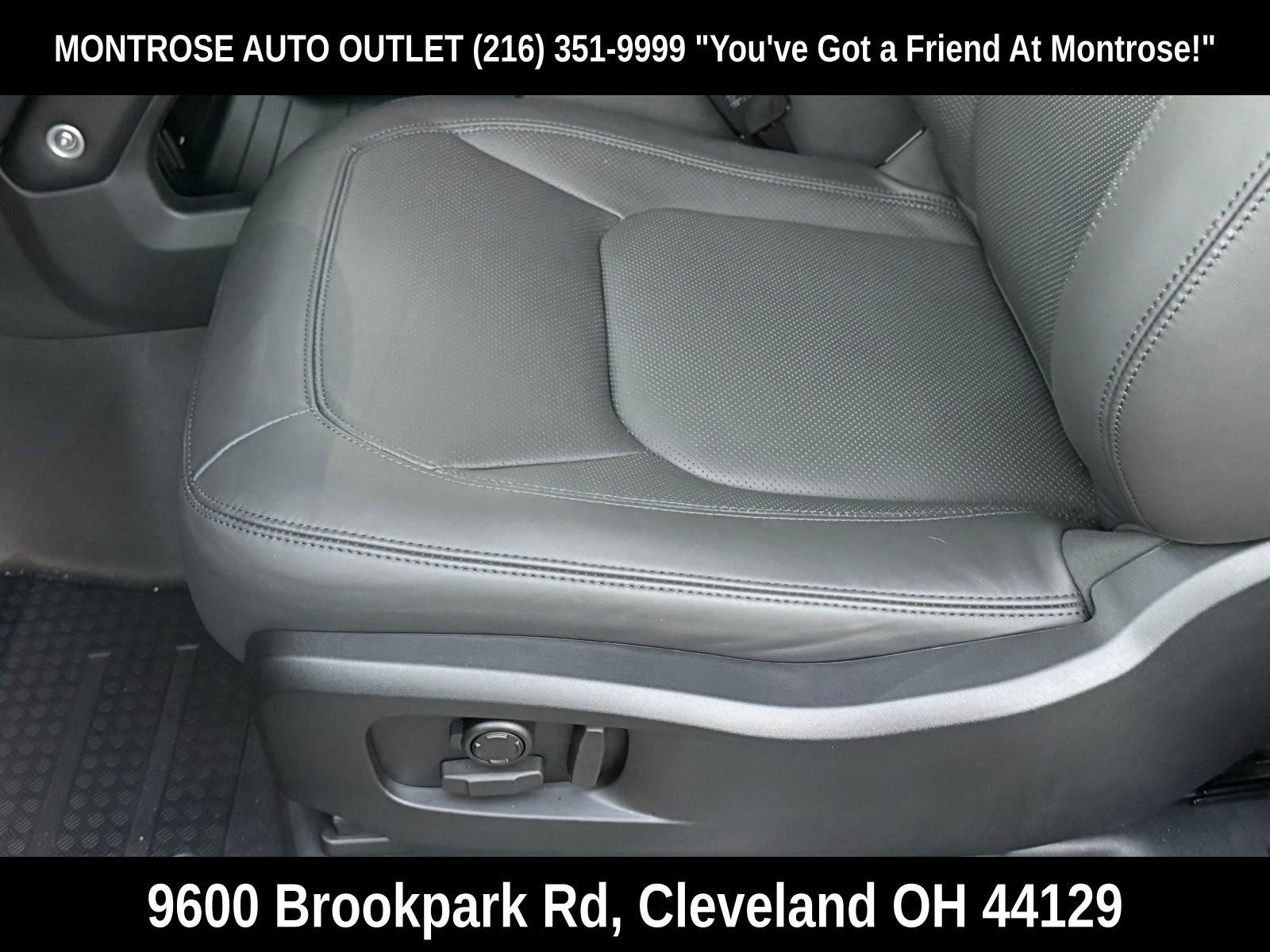 New 2025 Land Rover Defender 90 S image 26