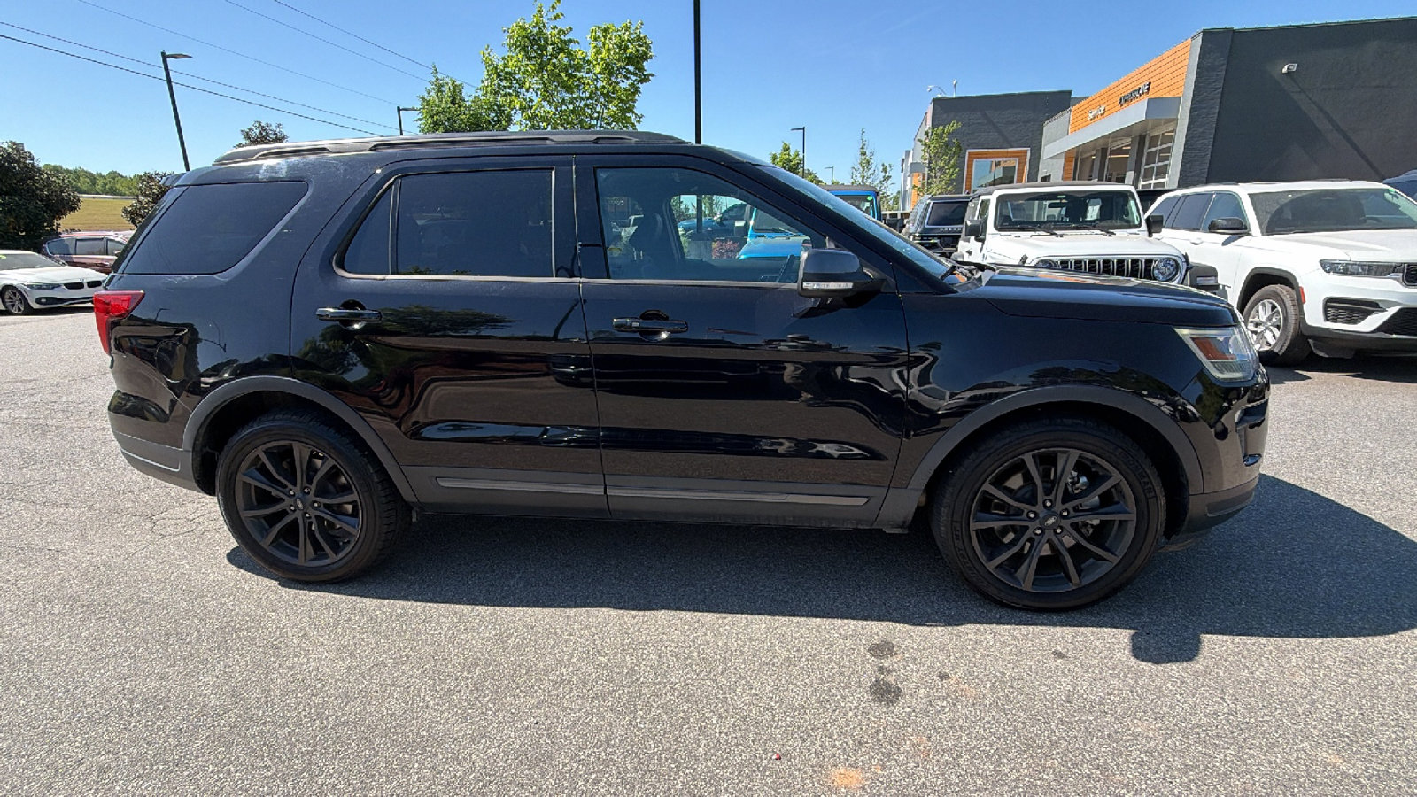 Used 2019 Ford Explorer XLT w/ Equipment Group 202A image 7