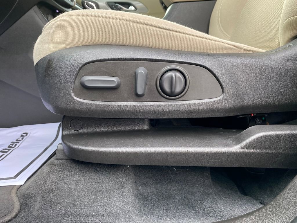 Used 2022 Chevrolet Traverse LS image 22