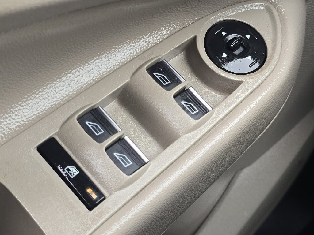 Used 2019 Ford Escape SE FWD image 23