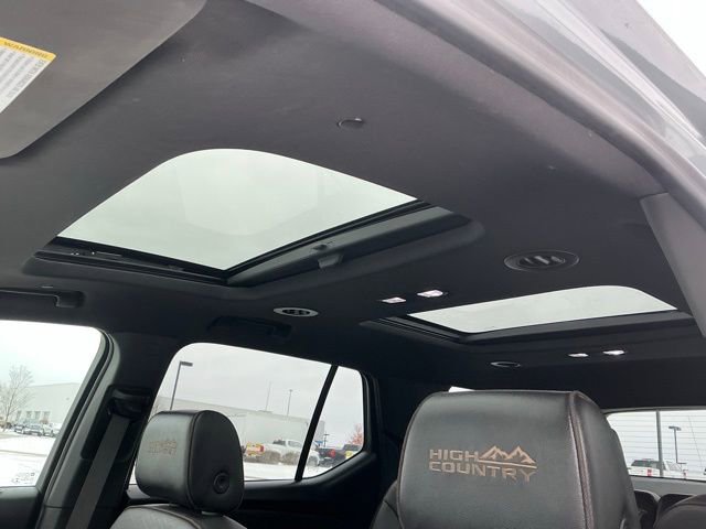 Used 2023 Chevrolet Traverse High Country image 34
