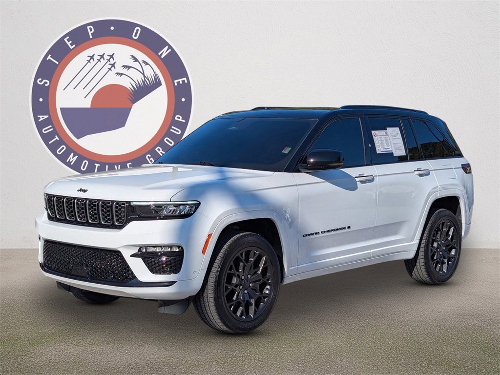 Used 2025 Jeep Grand Cherokee Summit w/ Obsidian Package image 2