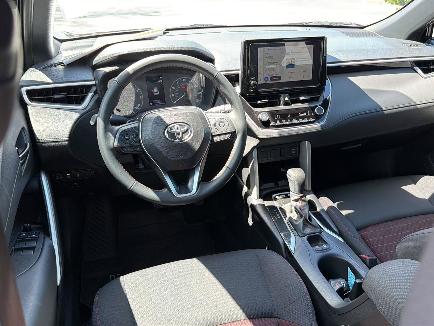 Used 2025 Toyota Corolla Cross AWD Hybrid image 18