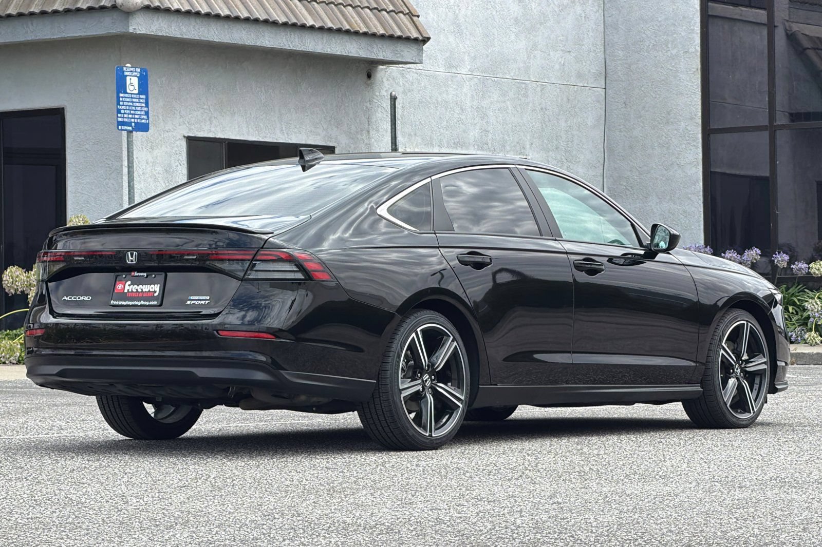 Used 2025 Honda Accord Sport image 4