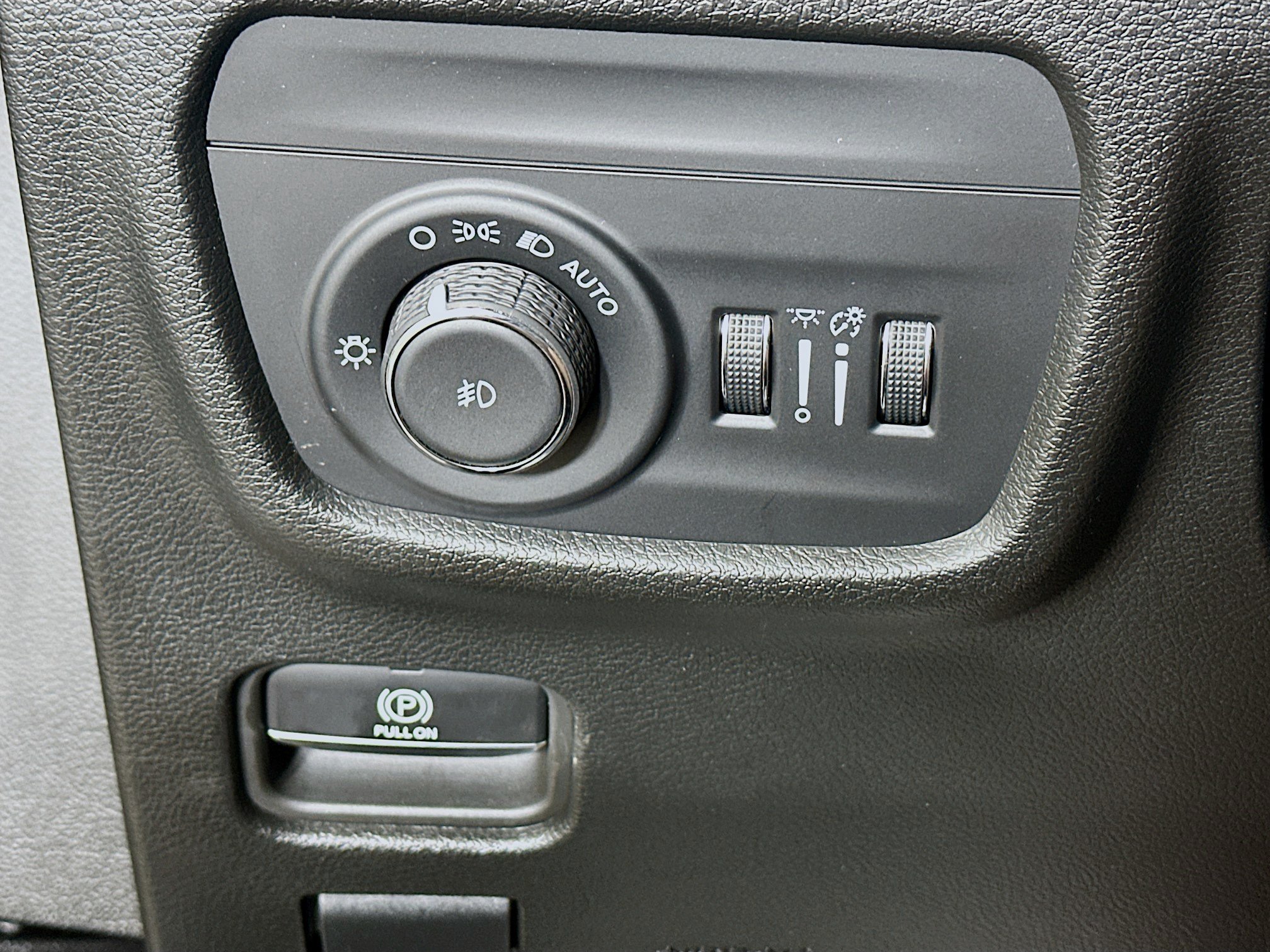Used 2023 Jeep Grand Cherokee L Limited AWD/4WD image 17