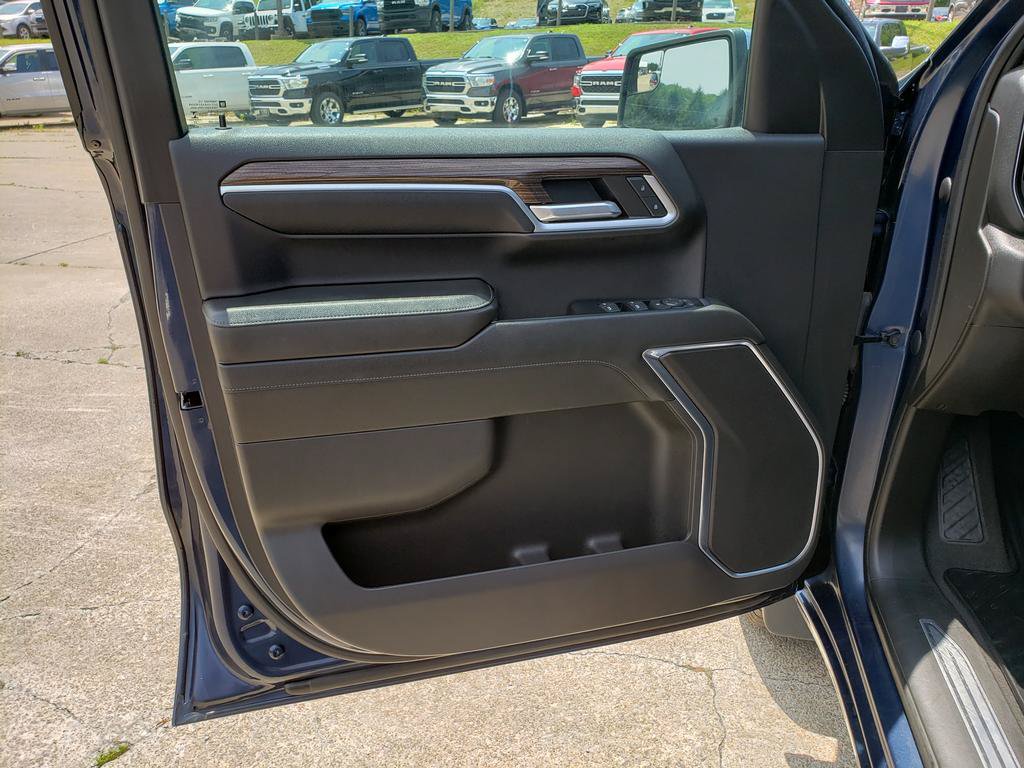 Used 2022 Chevrolet Silverado 1500 LT AWD/4WD image 12