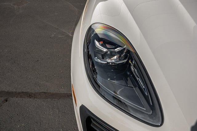 Used 2022 Porsche Macan w/ Premium Package Plus image 7