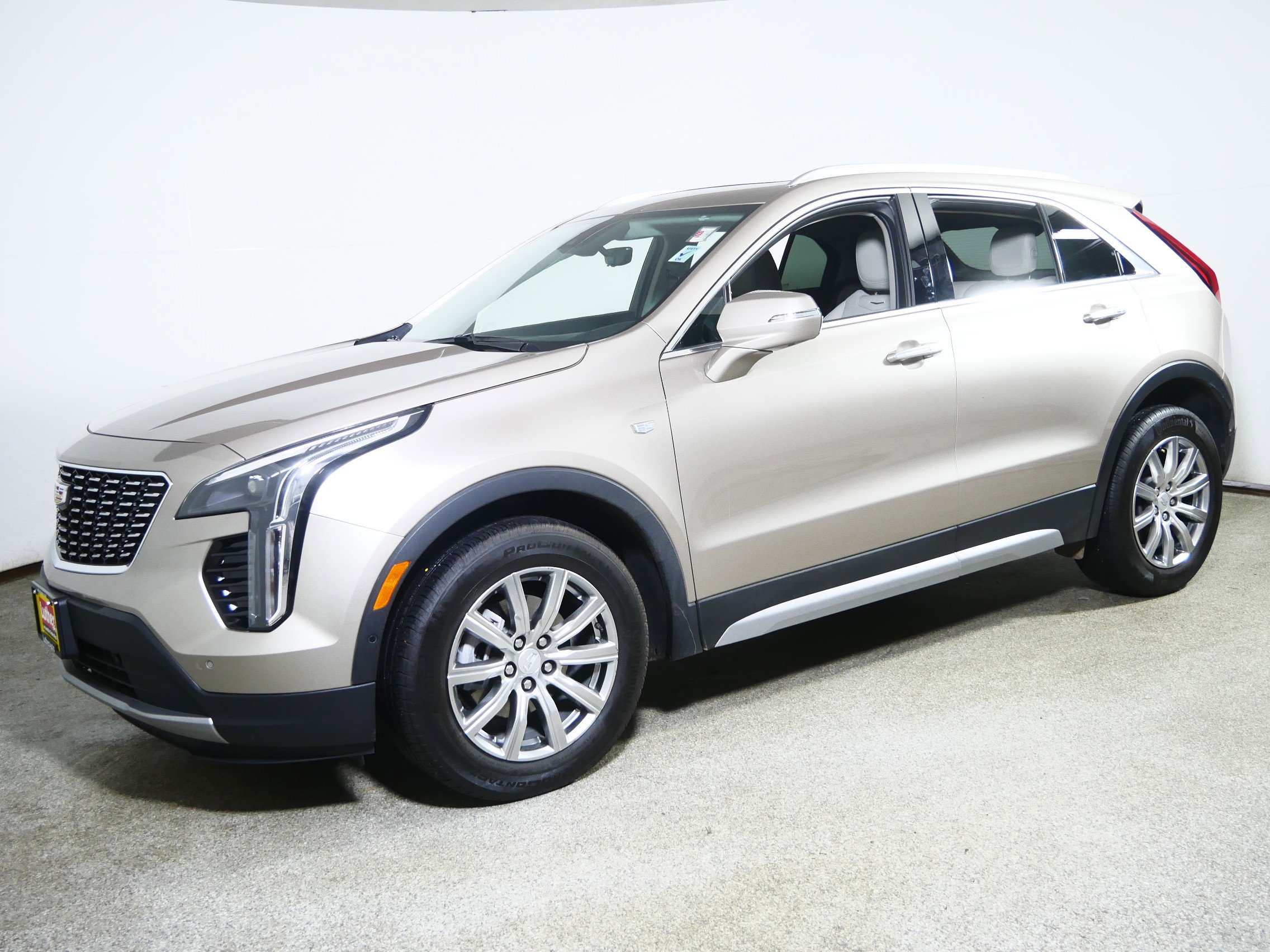 Used 2022 Cadillac XT4 Premium Luxury w/ Enhanced Visibility Package image 3