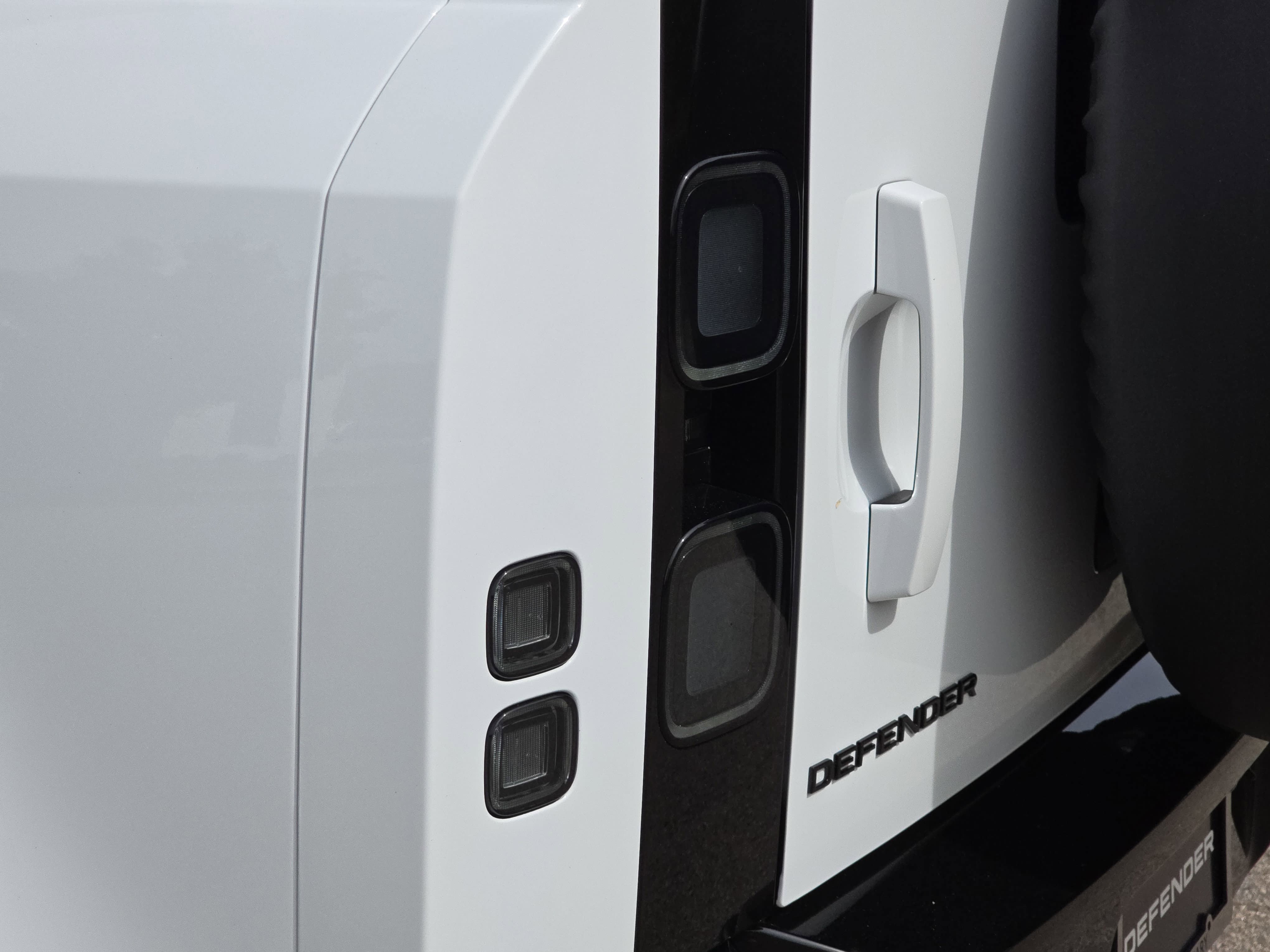 New 2026 Land Rover Defender 110 X-Dynamic SE AWD/4WD image 34