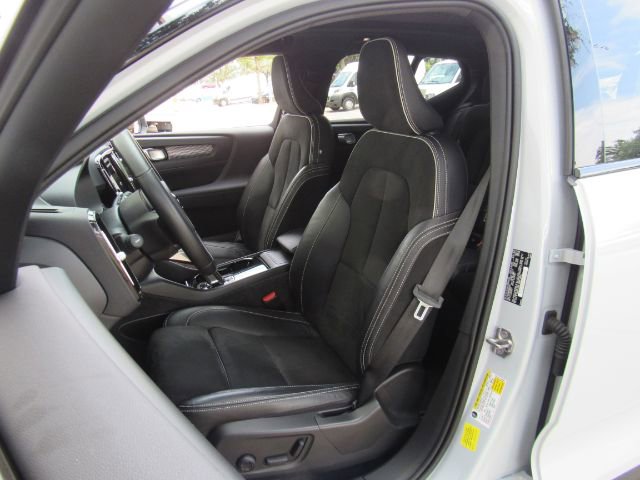 Used 2022 Volvo XC40 P8 Recharge Plus image 14