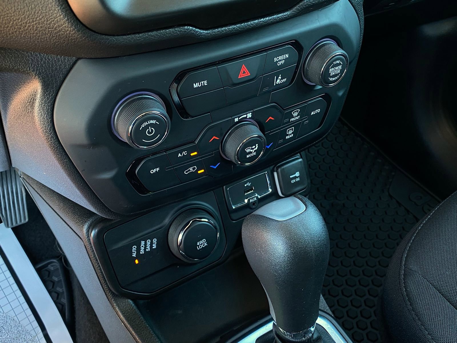 Used 2023 Jeep Renegade Latitude image 17