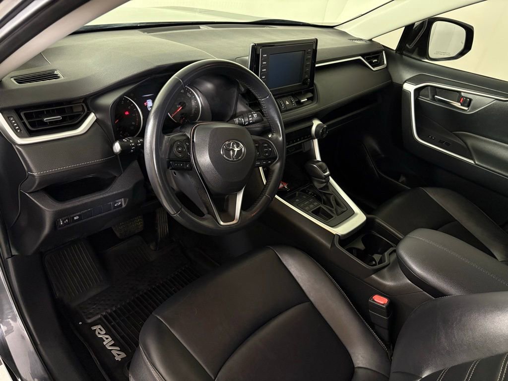 Used 2019 Toyota RAV4 XLE Premium image 17