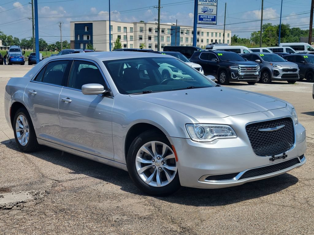Used 2021 Chrysler 300 Touring RWD image 32