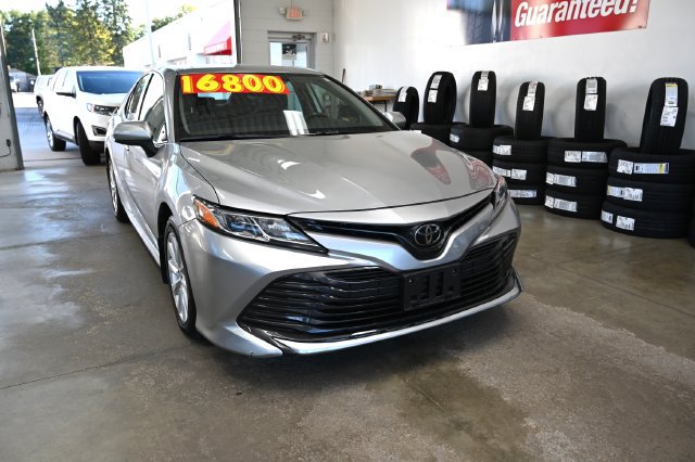 Used 2019 Toyota Camry LE FWD image 3