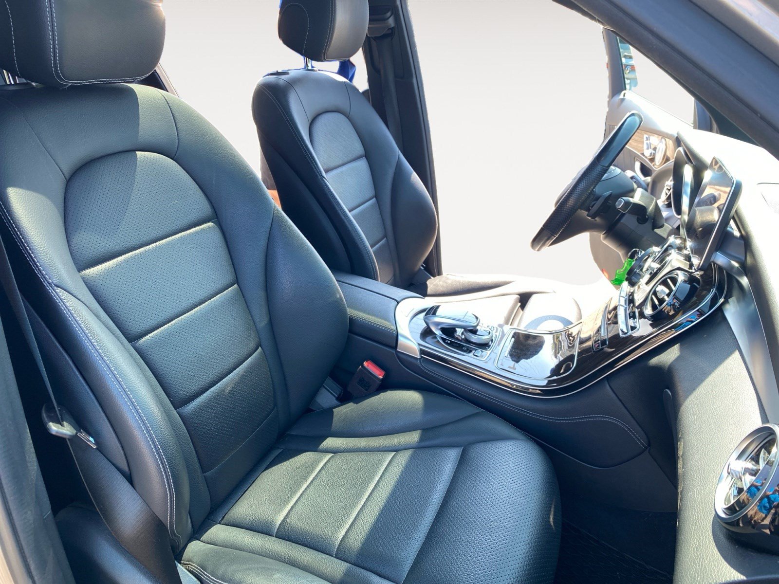 Used 2019 Mercedes-Benz GLC 300 4MATIC image 17