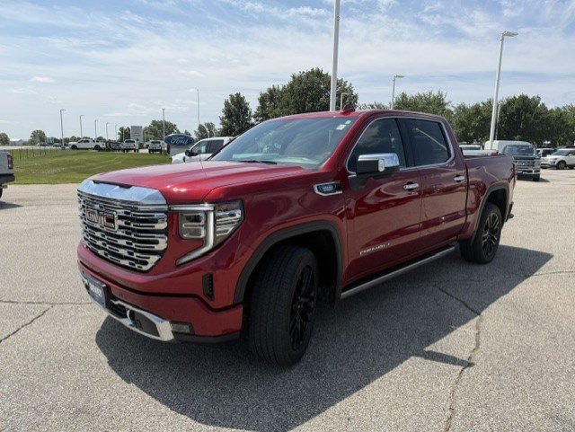 Used 2024 GMC Sierra 1500 Denali w/ Technology Package AWD/4WD image 3