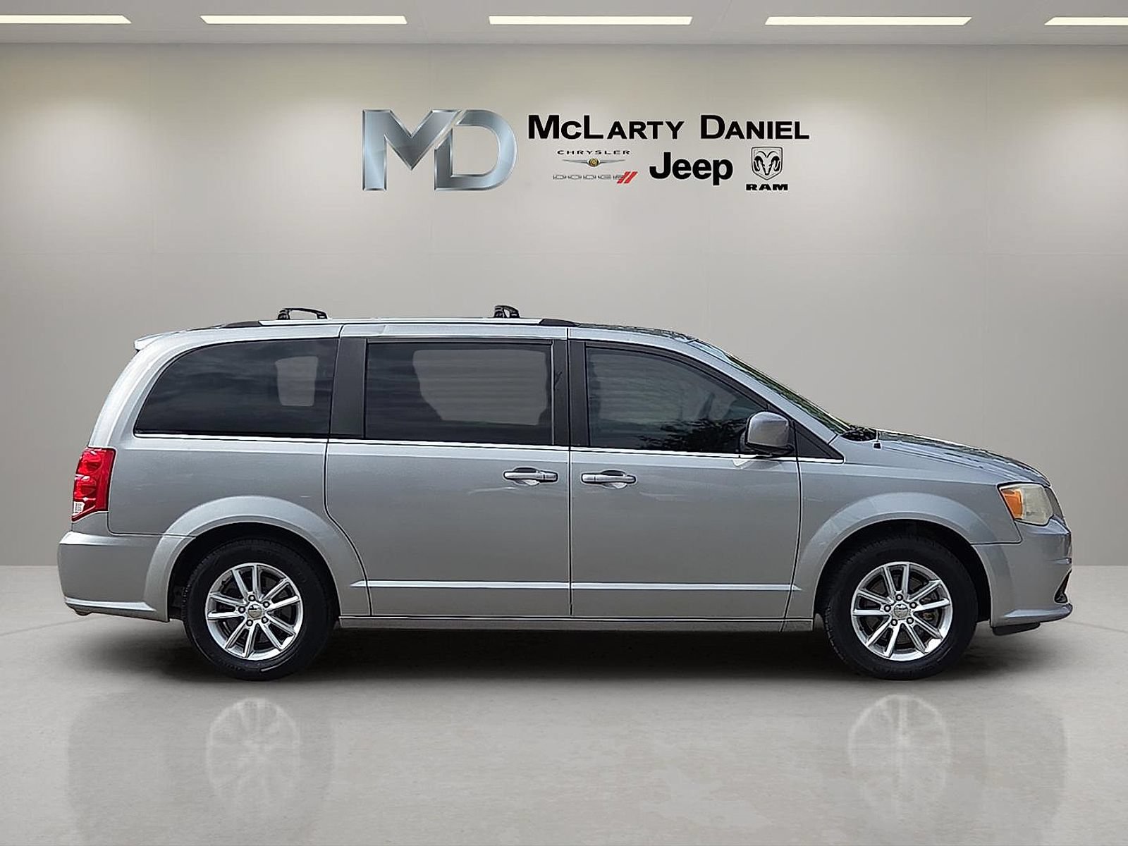 Used 2019 Dodge Grand Caravan SXT FWD image 6