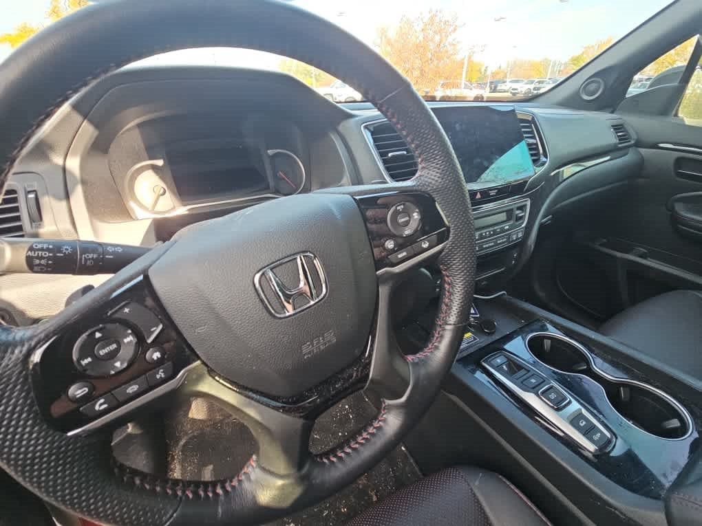 Used 2024 Honda Passport Black Edition image 7