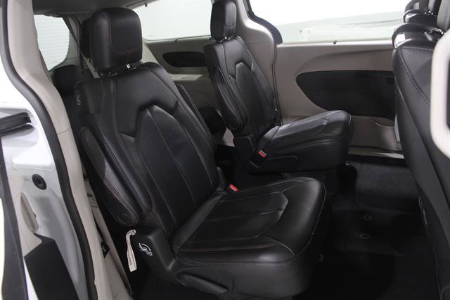Used 2020 Chrysler Pacifica Touring-L Plus FWD image 19