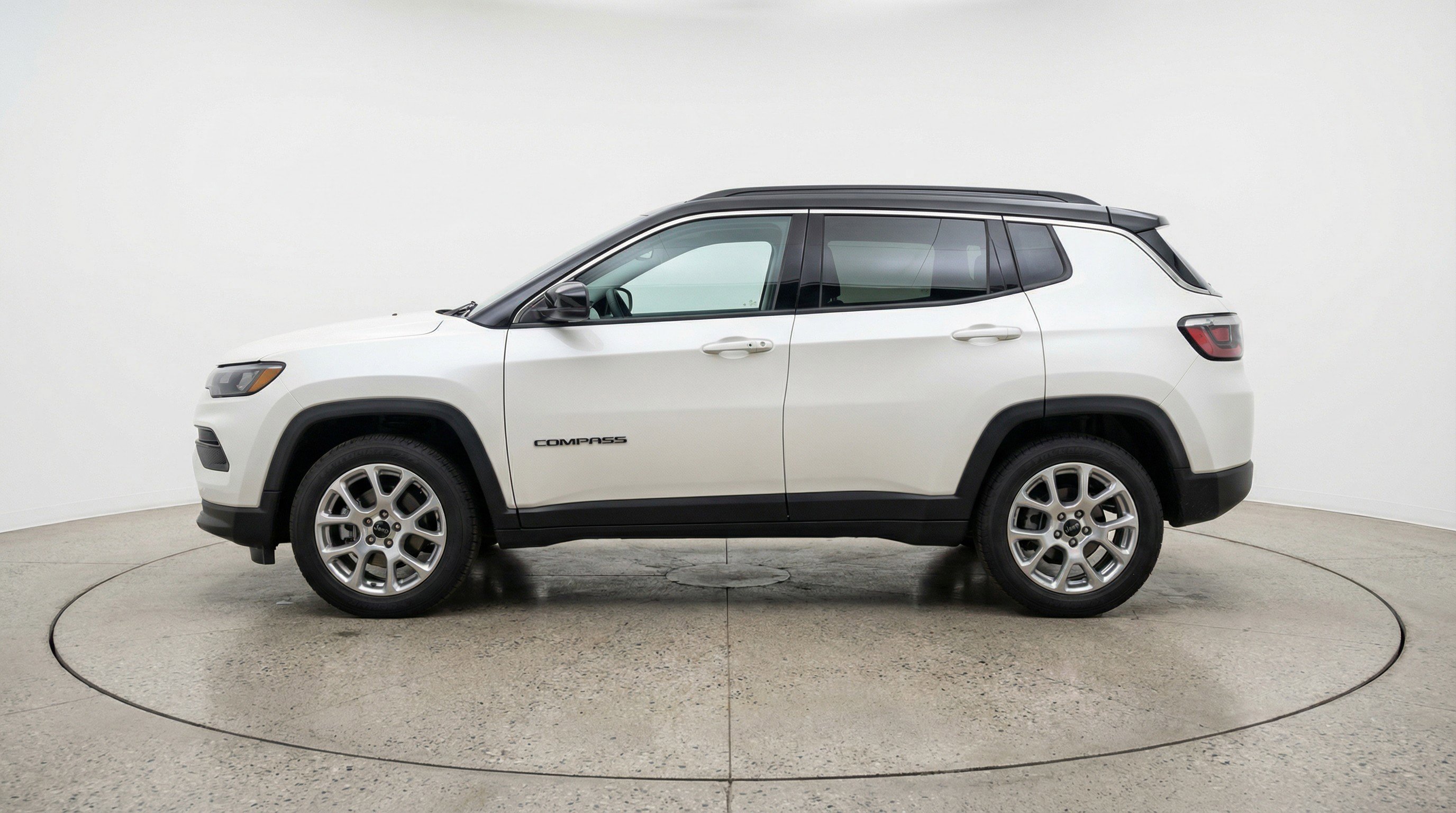 Used 2025 Jeep Compass Limited AWD/4WD image 5