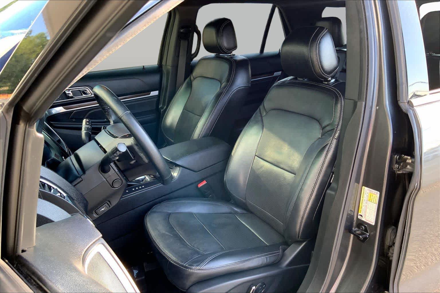 Used 2017 Ford Explorer Limited w/ Equipment Group 301A FWD image 6