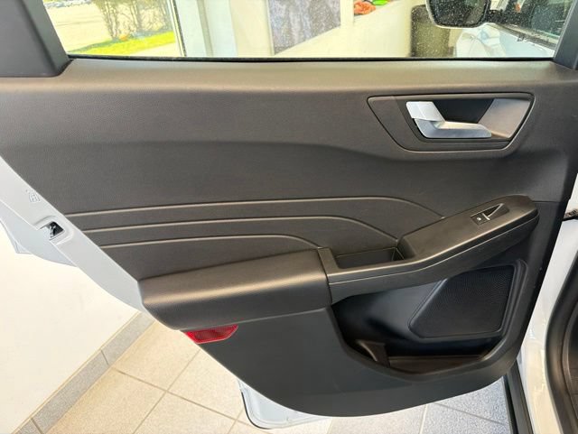 Used 2025 Ford Escape ST-Line Select AWD/4WD image 13