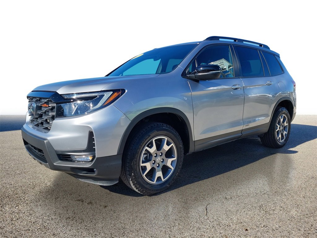 Used 2023 Honda Passport TrailSport image 2