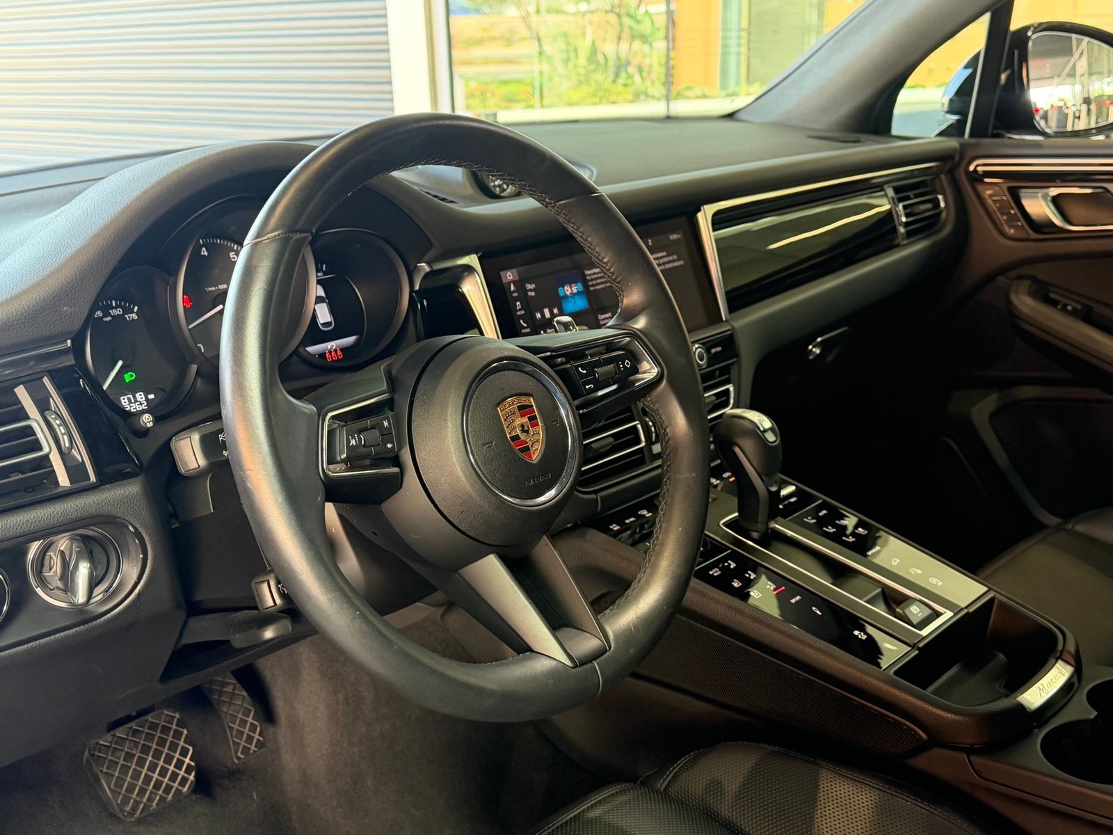 Certified 2025 Porsche Macan S AWD/4WD image 4