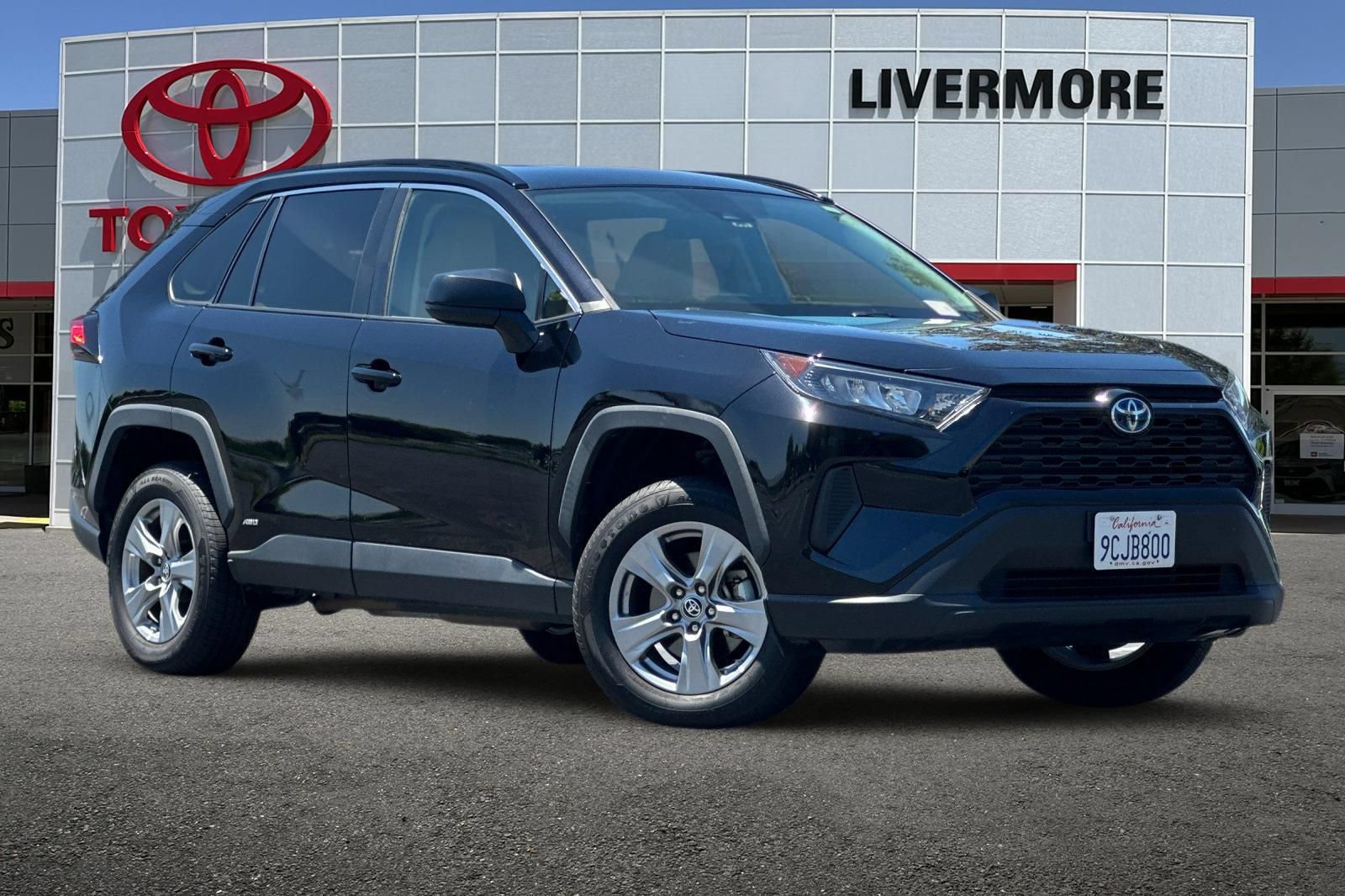 Certified 2022 Toyota RAV4 LE AWD/4WD image 2