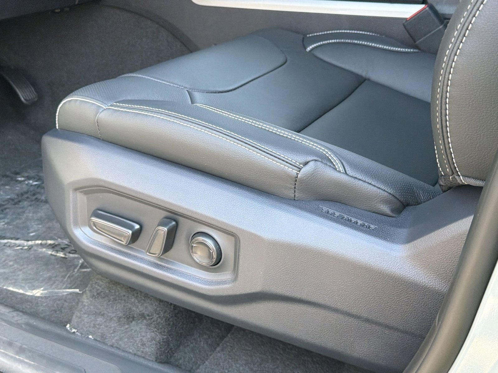 New 2026 Toyota Tundra Limited AWD/4WD image 10