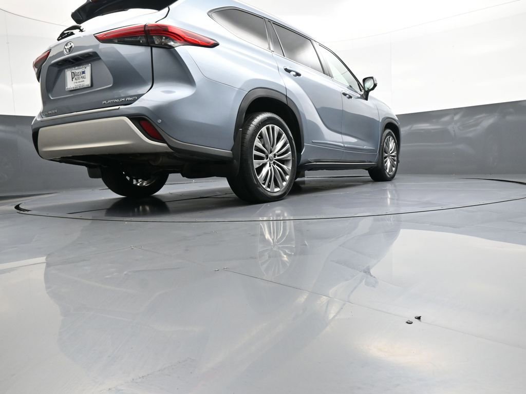 Certified 2020 Toyota Highlander Platinum w/ Preferred Accessory Package AWD/4WD image 33