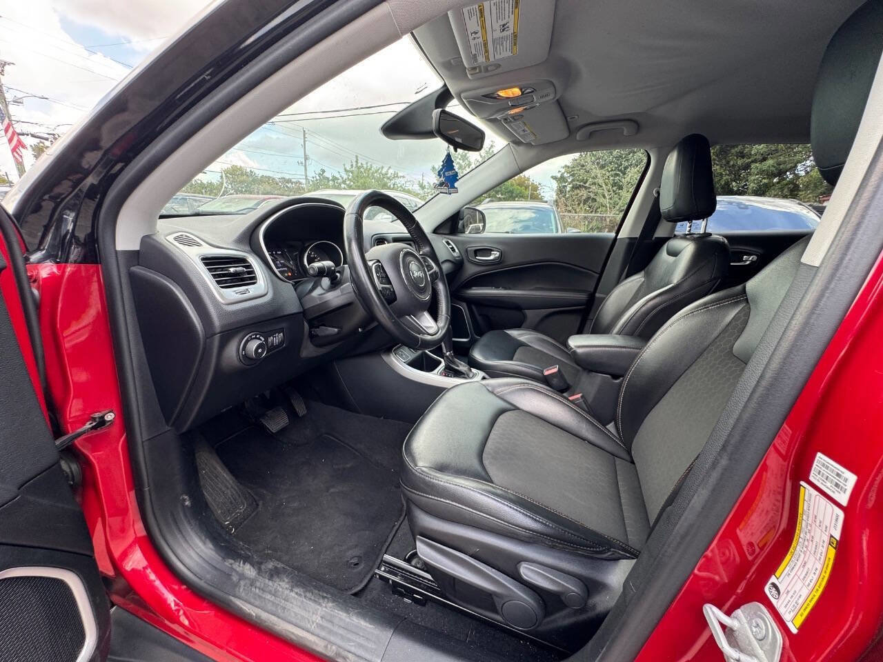 Used 2018 Jeep Compass Latitude image 9